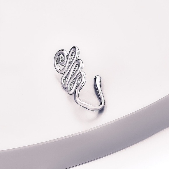 ⚜️[𝟯/$𝟭𝟴]⚜️NEW Simple Swirl Fake Nose Ring - Picture 10 of 12